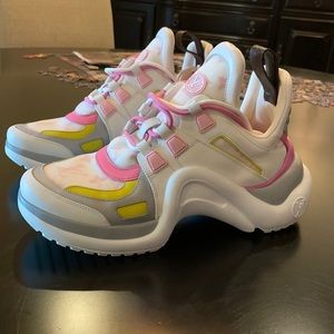 Louis Vuitton arch light